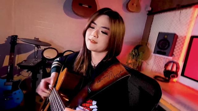 (Green Day) American Idiot - Fingerstyle Guitar Cover | Josephine Alexandra смотреть онлайн