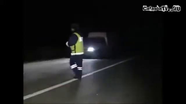 Бедный полицейский без палки!!;) смотреть онлайн