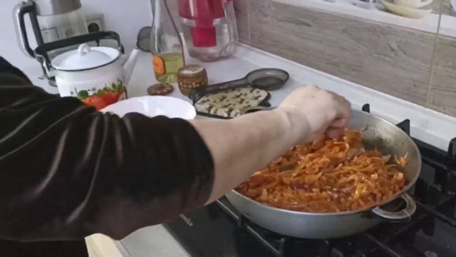 Пюре з квасолі з часником та смаженою цибулею. Дуже ситна смачна пісна страва. смотреть онлайн