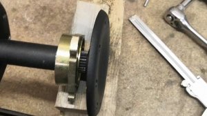 Ведущий вал гусеницы снегохода Irbis SF150L в разборе