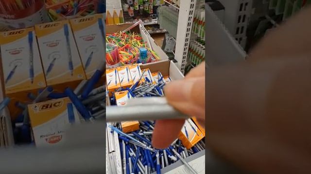 Ручка,которая пишет на любой бумаге и которую хватает на месяц при интенсивном использовании смотреть онлайн