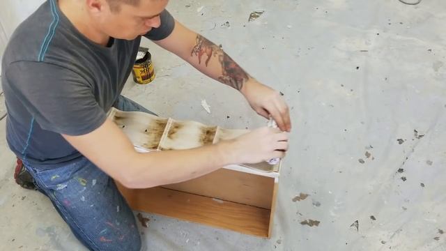 Vintage Dresser Makeover Painting Furniture and Antique Glazing смотреть онлайн