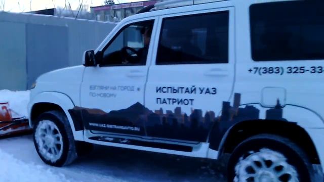 Уборка снега на Уаз Патриот смотреть онлайн
