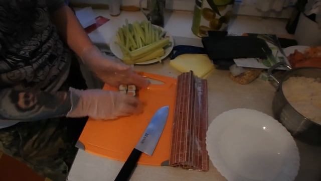 Готовим маки суши (роллы) в домашних условиях - полное видео со всеми подробностями смотреть онлайн
