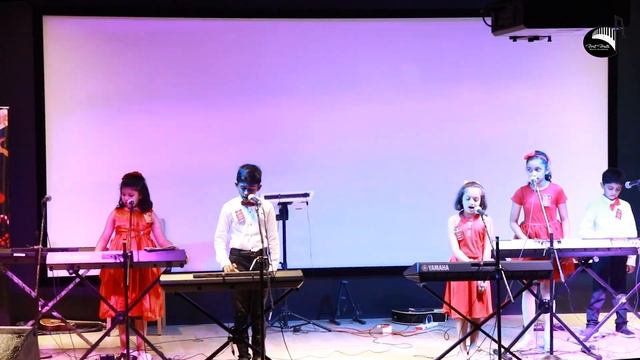 Lavender's Blue | Singing and Playing Keyboard Performance смотреть онлайн