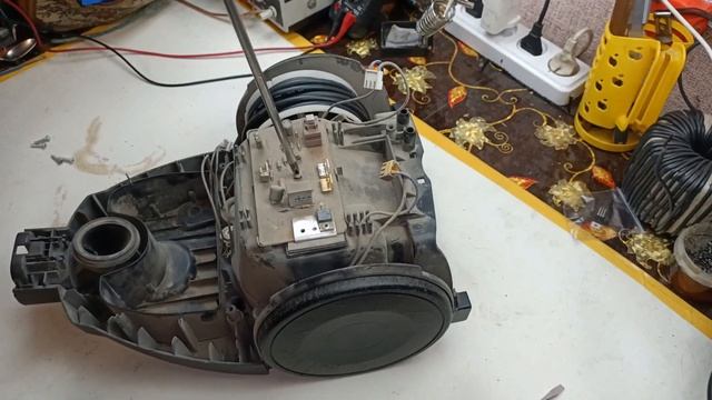 Разбор пылесоса "Samsung" Как добраться до мотора. смотреть онлайн