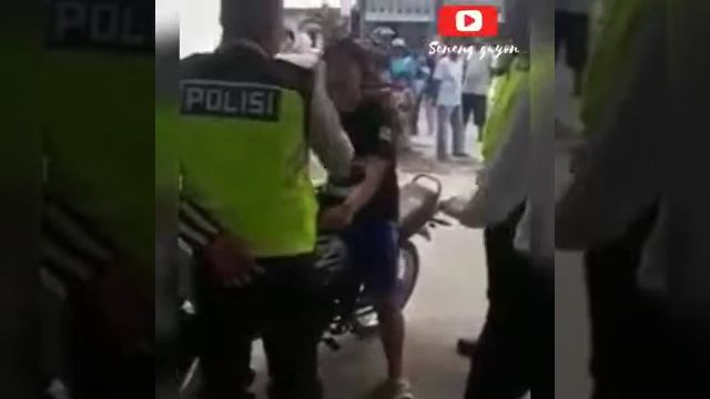 Viral lagi dari cewek makassar tidak terimah motorx diambil polisi смотреть онлайн
