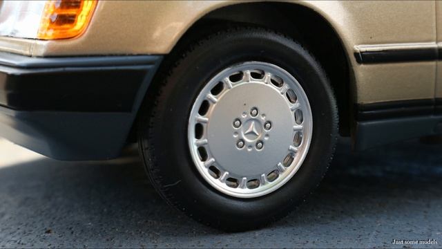 1:18 Mercedes-Benz W124 260E '84 - Model Car Group (MCG) [Unboxing] смотреть онлайн