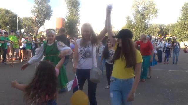 На "Зеленом острове" провели игру в ручеек смотреть онлайн