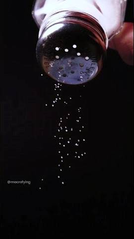 Salt falling in Slow-mo смотреть онлайн