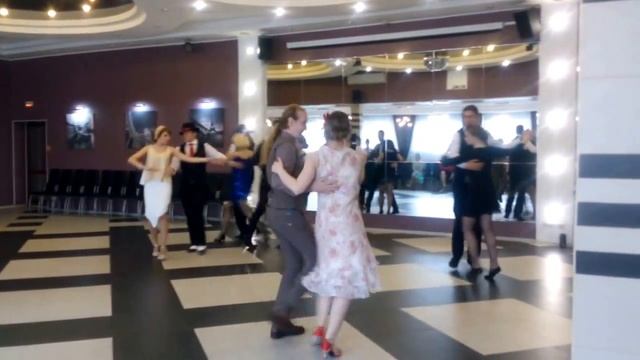 Кросс-степ вальс на "Вечеринке в стиле Чикаго" смотреть онлайн