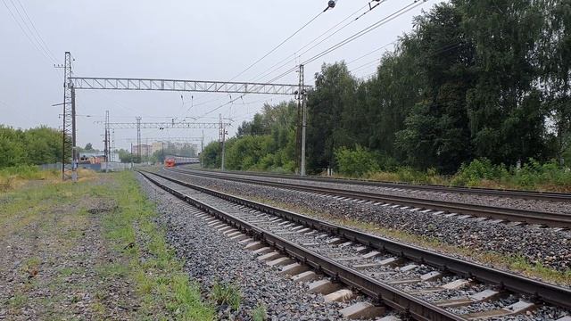 ЭД4М-0478 РЭКС Голутвин-Москва и ЭП20-019 с поездом №210 Москва-Анапа в Коломне смотреть онлайн