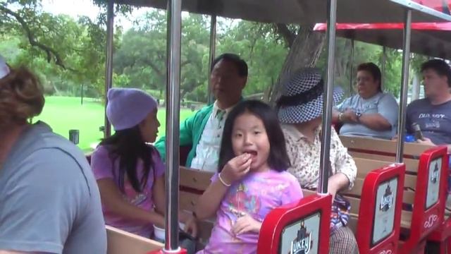 Myriel & So Hee at the San Antonio Zoo D ; Oct. 12th, 2009 смотреть онлайн