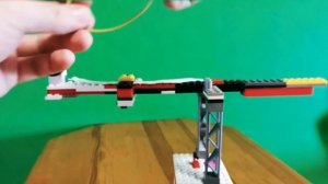 Подъёмный кран из конструктора лего.