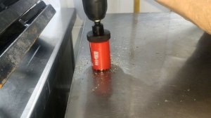 Биметаллическая коронка против нержавейки 1.5 мм. Сверлим нержавейку.