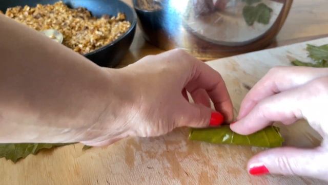 Рецепт: Фаршированные листья винограда (долма -турецкая кухня??) смотреть онлайн