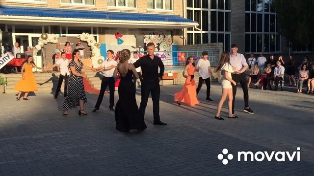 Токмак. Вальс випускників у школі №5. смотреть онлайн