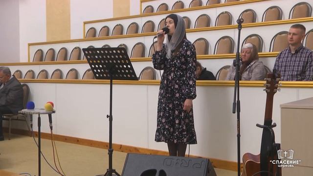 Её голос нельзя не узнать (Белее снега) / Стихотворение смотреть онлайн