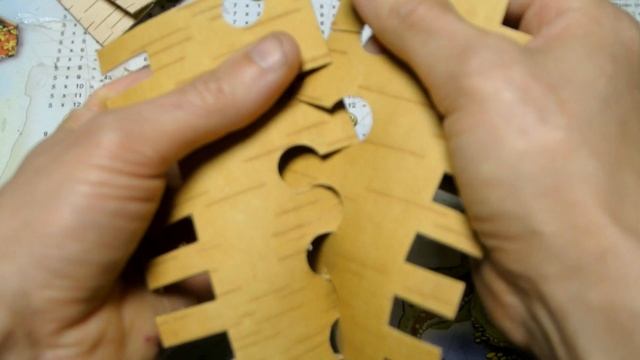 Видео урок по бересте Часть 1 соединение деталей в замок.Виды замков. смотреть онлайн