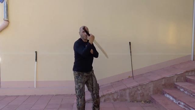 Владеене на меч - Осмица обратен хват / Sword training, Eights - Sword spinning - вращение меча смотреть онлайн