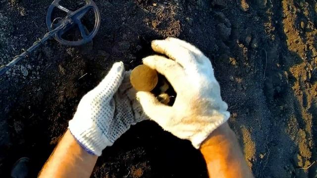 СЕРЕБРЯНАЯ МЕДАЛЬ ГЕРОЯ и ТЯЖЕЛЕННЫЕ МЕДНЫЕ КРАСАВИЦЫ ! смотреть онлайн