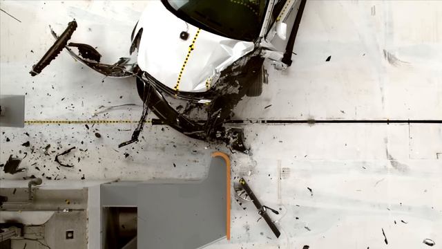 2017 Cadillac XT5 driver-side small overlap IIHS crash test смотреть онлайн