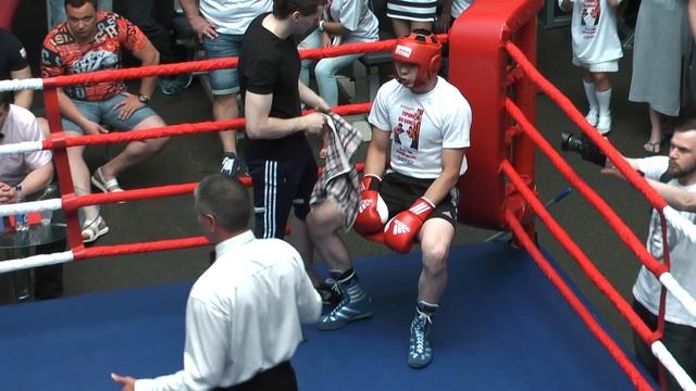 Бокс. Садыков Радик (Планета Фитнес) Vs Даутов Марат (Adrenaline) смотреть онлайн