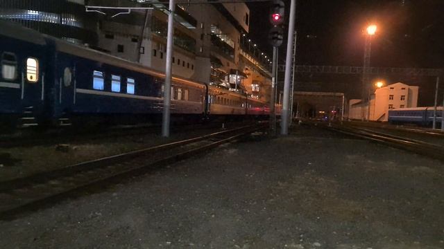 ЧС4т-476 с фирменным пассажирским поездом №002Б 