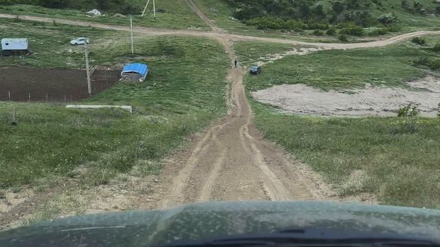??? НА НИВЕ ТРЕВЕЛ СПУСКАЮСЬ С КРУТОЙ ГОРЫ??? #дагестан #нива #travel #niva #offroad #travel смотреть онлайн