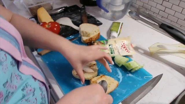 ПРОСТОЙ РЕЦЕПТ ДОМАШНЕГО ГАМБУРГЕРА.(НЕЖИРНЫЙ) смотреть онлайн