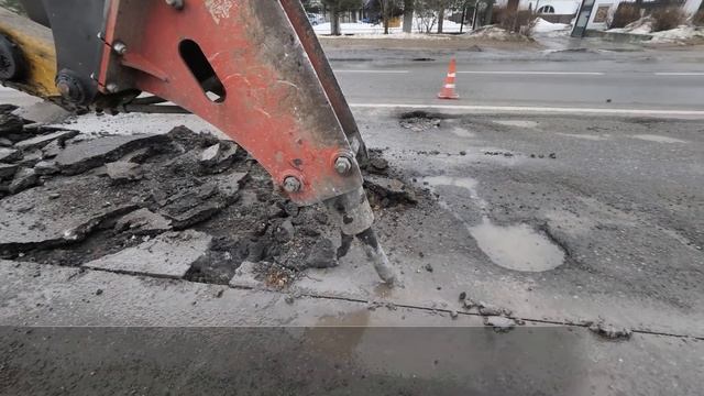 В Реутове начался ямочный ремонт 28.03.23 смотреть онлайн