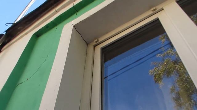 грузовик врезался в жилой дом смотреть онлайн