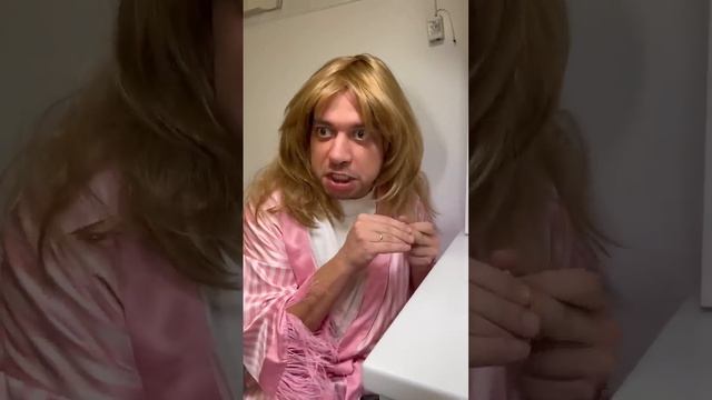 Дело не в ногтях, дело в том, что ты просто сидел на диване смотреть онлайн