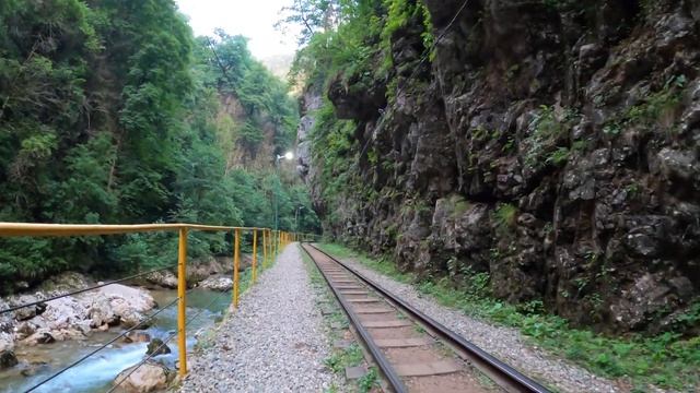 Гуамское ущелье. Пешая прогулка. Апшеронская узкоколейка / GUAMKA. Apsheronsk narrow-gauge railway смотреть онлайн