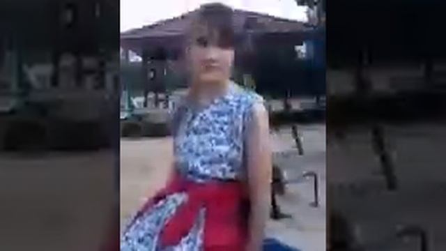 Моя подруга поёт песню между нами тает лёд