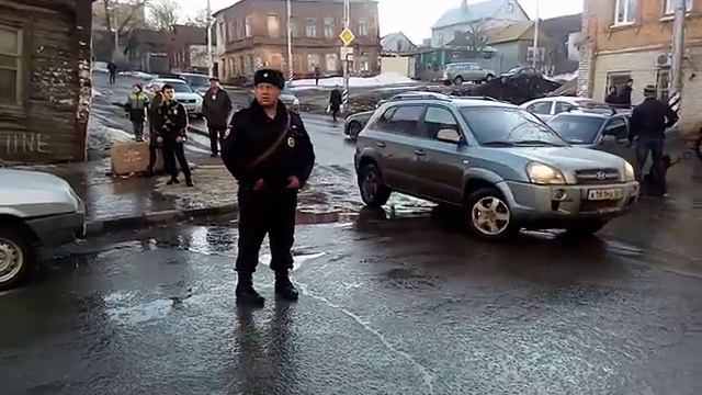Возгорание на Кузнечной. Пожарные развернули лестницу на 6-й этаж смотреть онлайн