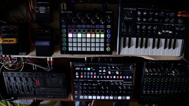 DRUMBRUTE / CIRCUIT / MICROBRUTE - JACKING LIVE CASSETTE TECHNO смотреть онлайн
