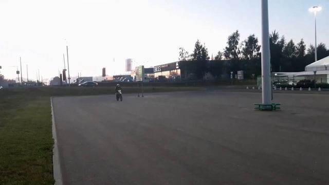 ВАЛИМ ПО ГОРОДУ НА ЗАДНЕМ смотреть онлайн