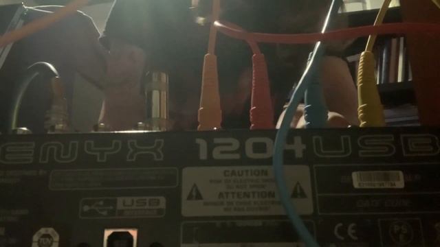 Xenyx 1204 USB and Xenyx 502 No-Input Mixing into Fender Frontman 15G (Feat. random radio signals) смотреть онлайн
