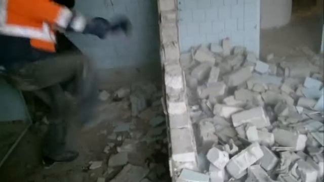 Демонтаж стен без инструмента