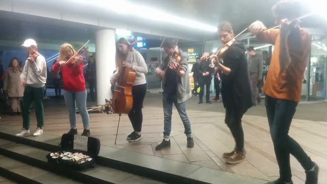 Awesome street musicians. Nirvana - Smells Like Teen Spirit (Instrumental Cover). Уличные музыканты смотреть онлайн