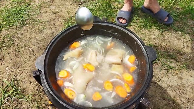 Шурпа из свинины. Готовим в казане,на костре.Готовим на берегу реки Ишим. смотреть онлайн