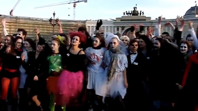 Флеш моб на Дворцовой. Часть 2 смотреть онлайн