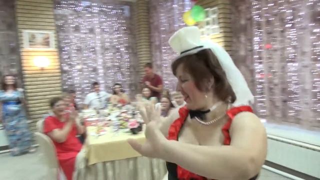 Зажигательный, озорной танец Любаши. Есть за что подержаться, есть на что посмотреть смотреть онлайн