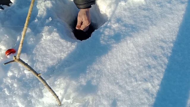 тяжёлая рыбалка,ремонт снегохода на реке ,снежик жив))) смотреть онлайн
