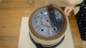 Кашпо из строительного ведра и джута