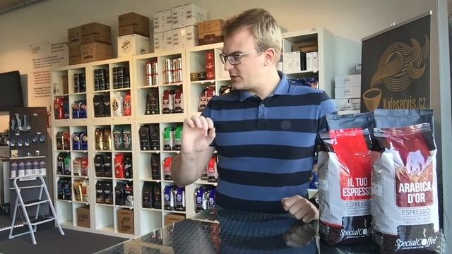 Sklenice a porcelán na kávu смотреть онлайн