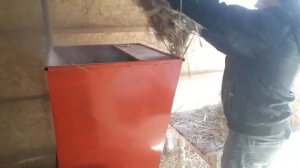 Измельчитель соломы, сена с двигателем от мотоблока.