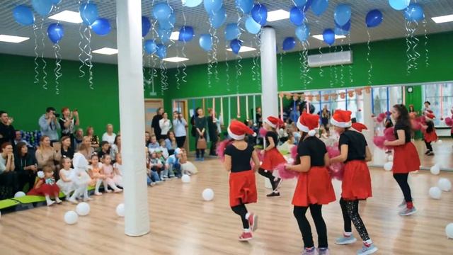 Новогодний утренник World Kids (3-6 лет) смотреть онлайн