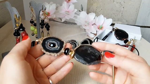 Брошь бабочка. Крупные украшения. Мои украшения из натуральных камней и бархата. смотреть онлайн